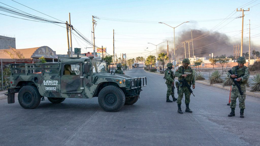 Gobierno de México confirma 10 militares muertos y 35 heridos durante