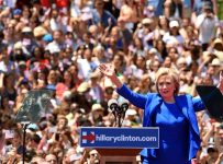 Clinton y Trump cortejan el voto de veteranos