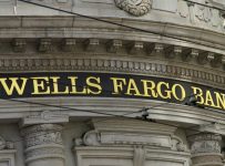 Wells Fargo multado con $185 millones por cuentas falsas