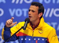 Venezuela: Capriles difunde imágenes de supuestos grupos armados que intentan atacarlo