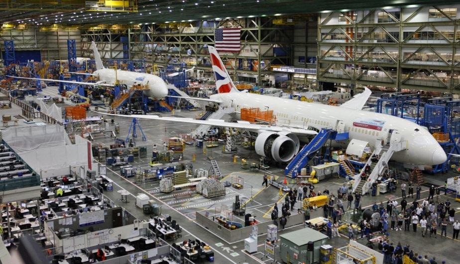 Trump Visita Planta De Boeing En Medio De Oposición