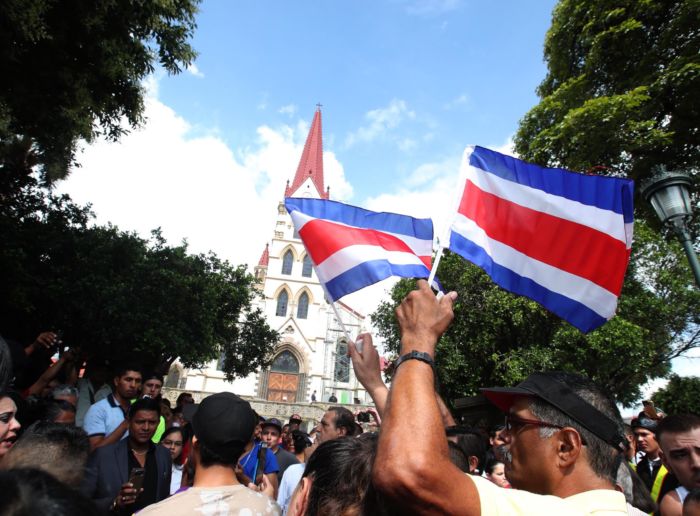 Costa Rica: Club deportivo veta a los aficionados que fueron parte de marcha xenofóbica contra nicas