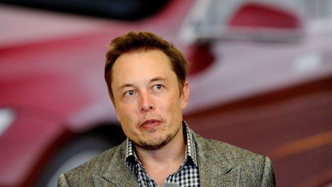 Elon Musk continúa deshaciéndose de sus acciones de Tesla. El director ejecutivo de Tesla, Elon Musk, ha vuelto a vender un paquete de acciones de la compañía de automóviles eléctricos, informa Reuters citando los documentos regulatorios de este lunes.