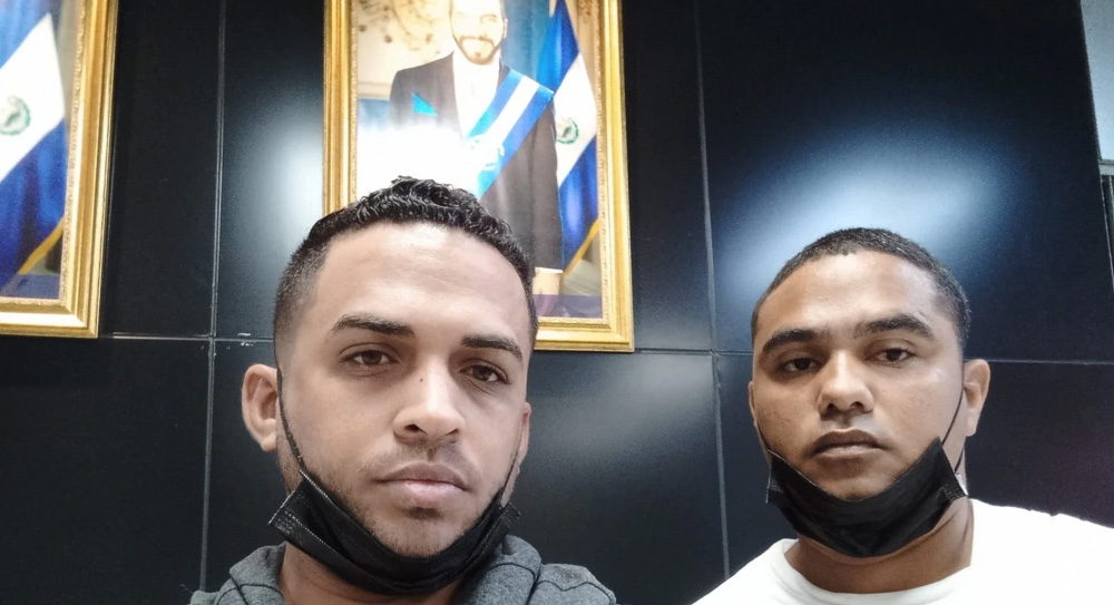 El Salvador acoge a dos periodistas cubanos a los que Nicaragua denegó la entrada