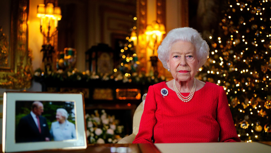 Periodista tuitea que la reina Isabel II debería haber muerto