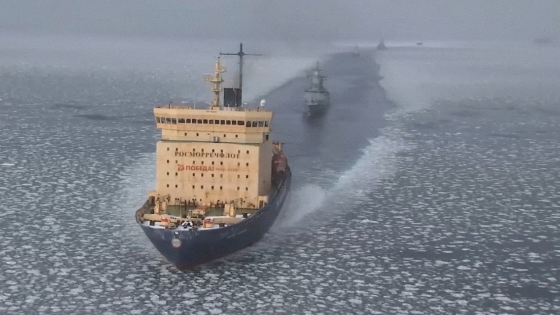 Más de 20 buques rusos participan en un entrenamiento militar
