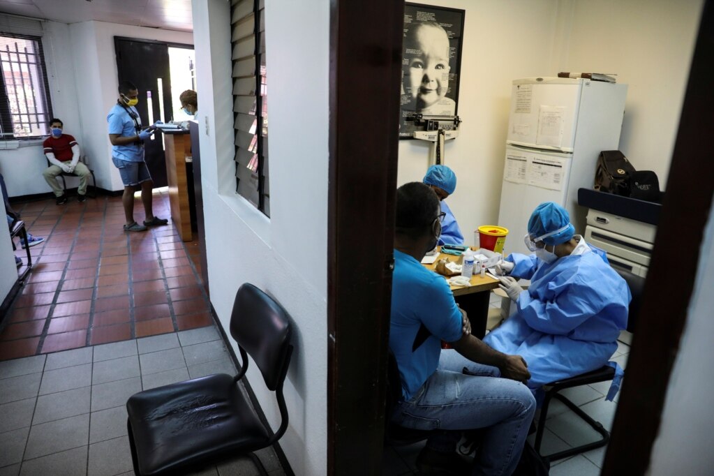 Maduro aseguró que el 96% de la población ya ha sido inmunizada, pero la OPS dice que solo el 47,62% ha recibido vacunas.