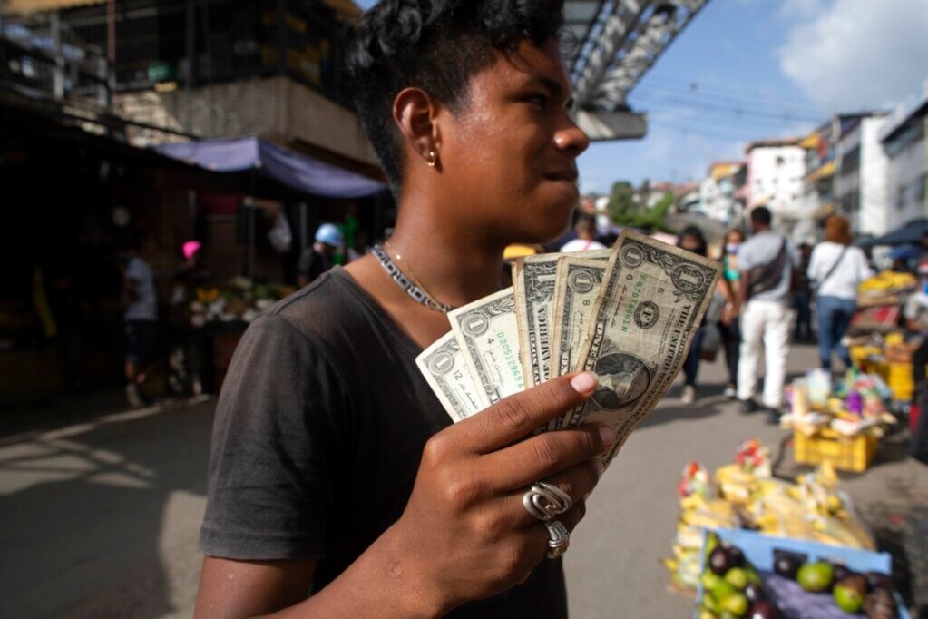 Maduro busca que el Estado reciba dólares de los ricos y los grandes comerciantes de Venezuela