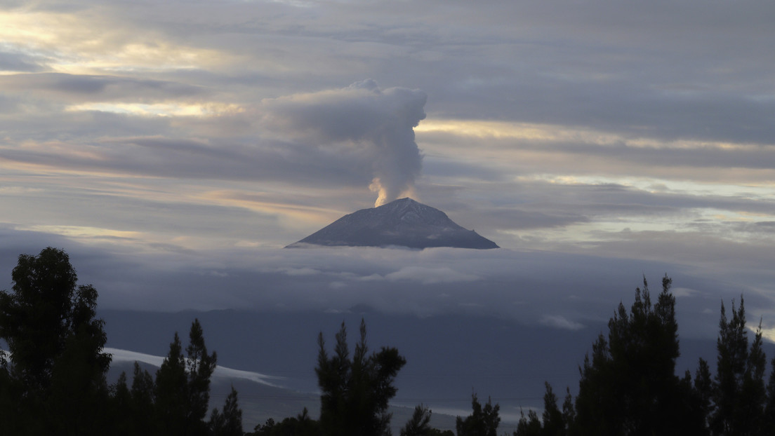 VIDEO: Alpinista escala hasta la cima del volcán Popocatépetl y capta imágenes de su cráter