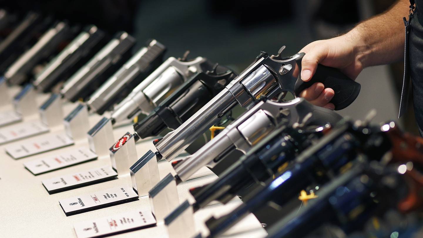 Un juez fija para el 12 de abril la audiencia entre el Gobierno de México y los fabricantes de armas de EE.UU.
