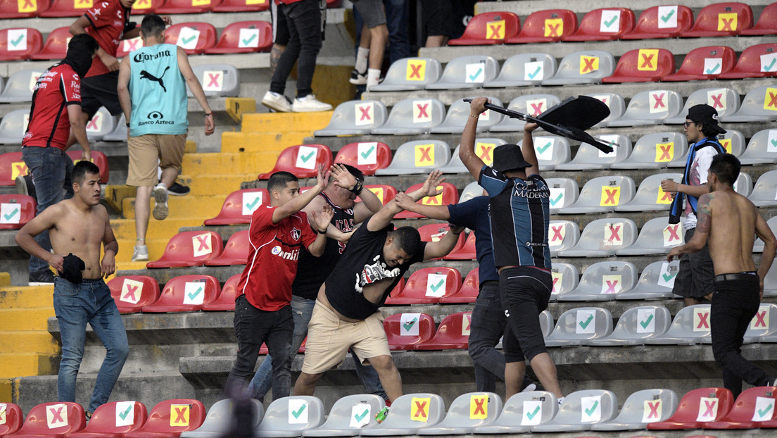 El club Querétaro de México jugará a puerta cerrada por un año tras la brutal violencia desatada en el partido contra el Atlas