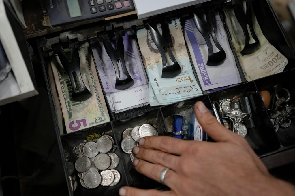 El valor real de los salarios ha caído considerablemente por la hiperinflación en Venezuela