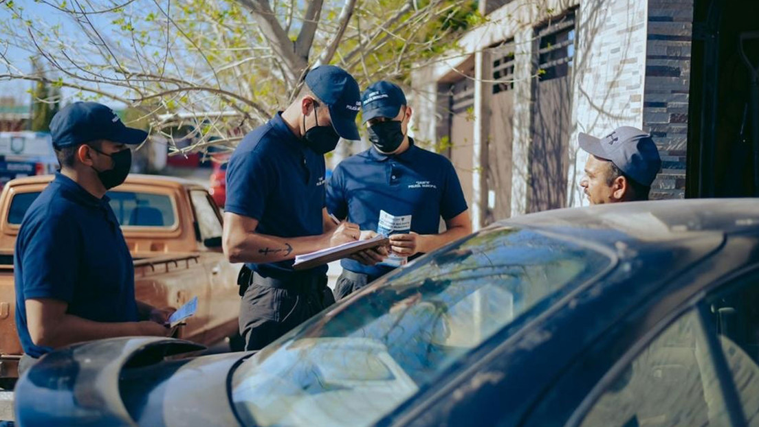 Rescatan a 52 guatemaltecos y un ecuatoriano abandonados en una vivienda en México por presuntos traficantes de personas