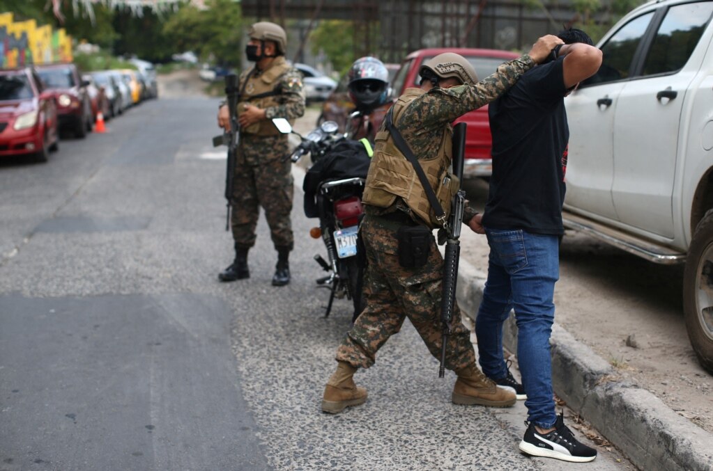 Se estima que unos 70,000 pandilleros cometen extorsión en El Salvador