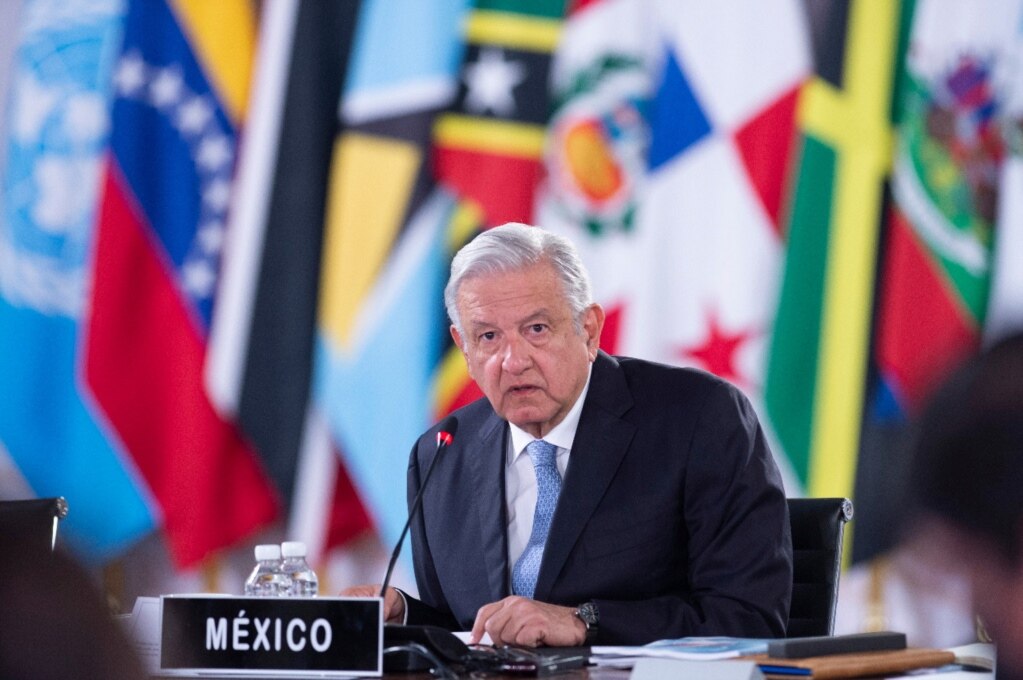 Legisladores EE.UU.: López Obrador le gusta jactarse de su compromiso con la austeridad al viajar en vuelos comerciales