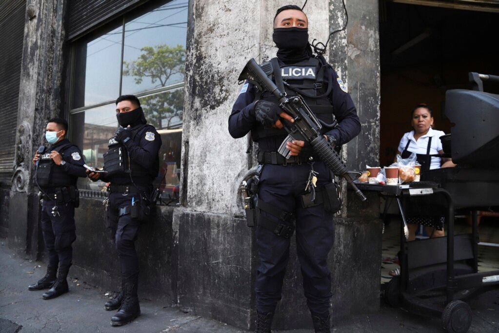 Policía salvadoreña se queja de Bukele porque esta exigiendo un número determinado de capturas al día