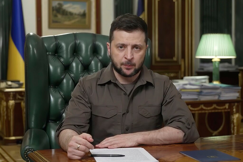 Zelenskyy critica la “indecision” en reacción a la invasión rusa