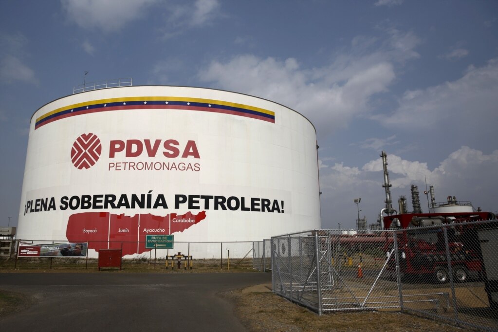 El petróleo pesado de Irán tiene previsto aumentar el procesamiento de las refinerías de PDVSA