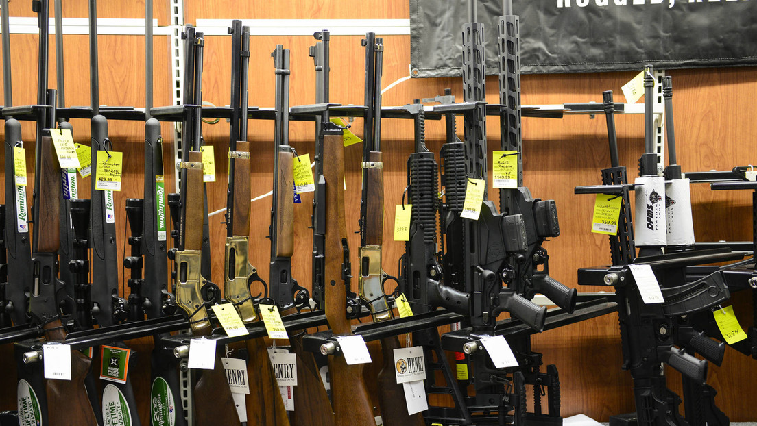Una escuela estadounidense rifa en un mes más de 20 armas