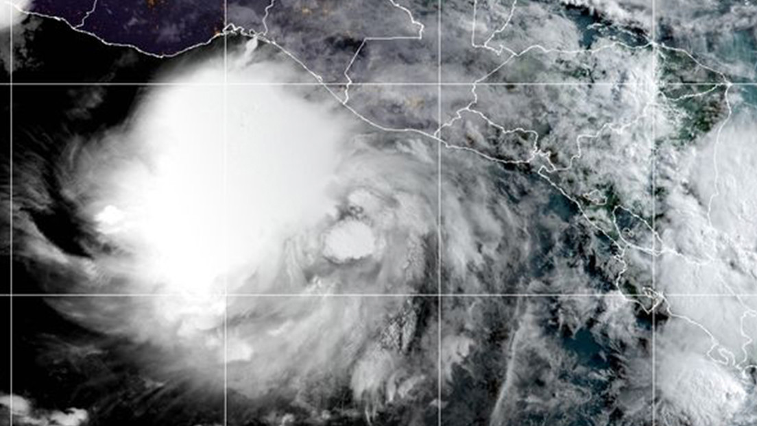 La tormenta tropical Bonnie cruzó del Atlántico al Pacífico