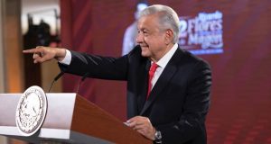López Obrador promete una reforma de "pobreza franciscana" para limitar los altos sueldos de los funcionarios en México