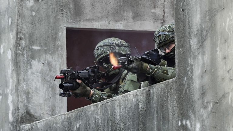 Taiwán inicia ejercicios militares con fuego real