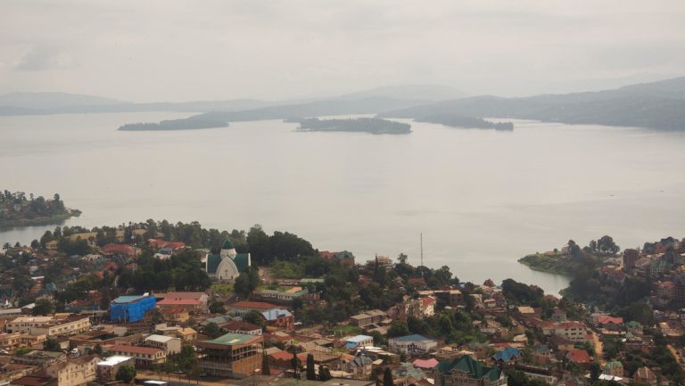 El fenómeno que causa la muerte 'súbita' de personas en los alrededores de un lago africano