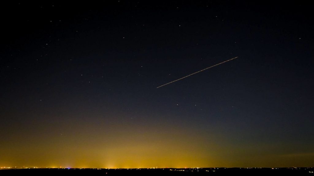 Captan un meteoro surcando el cielo de Arabia Saudita (VIDEO)