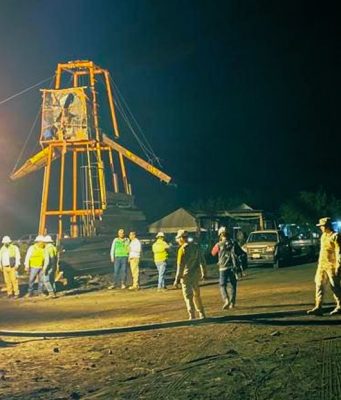 El Gobierno de México emprende una misión para rescatar a 10 mineros atrapados por un derrumbe en Sabinas