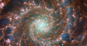 El telescopio James Webb capta el lado más hipnótico de la 'galaxia fantasma'