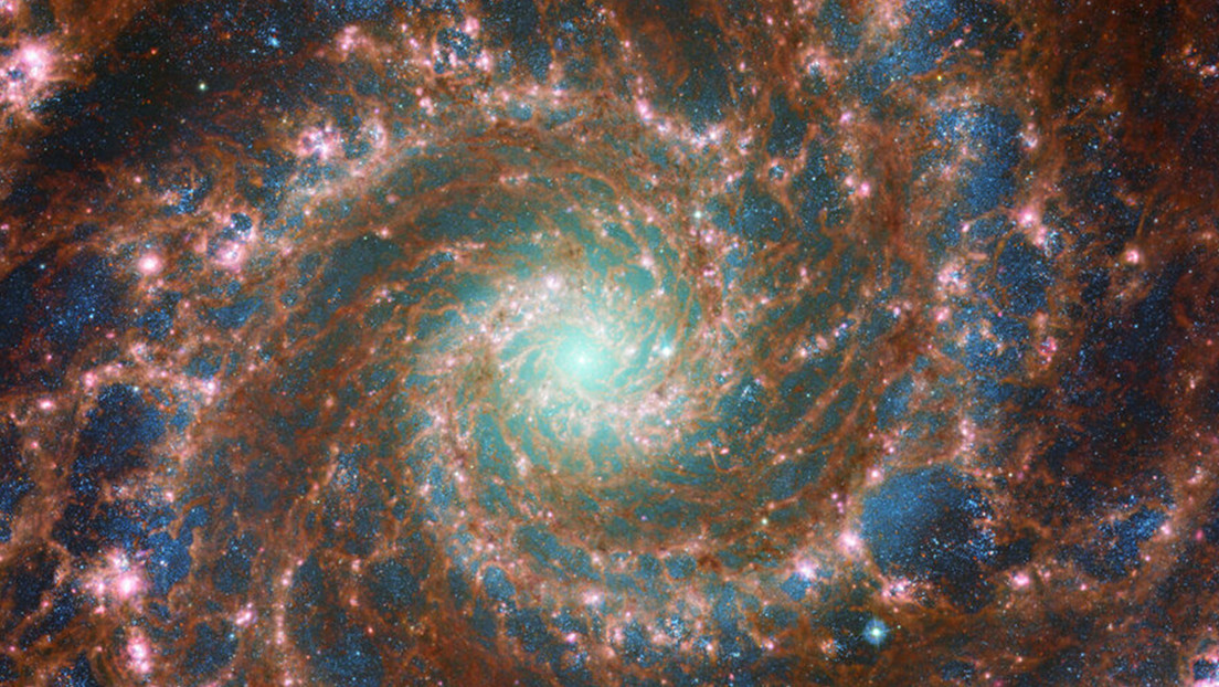 El telescopio James Webb capta el lado más hipnótico de la 'galaxia fantasma'