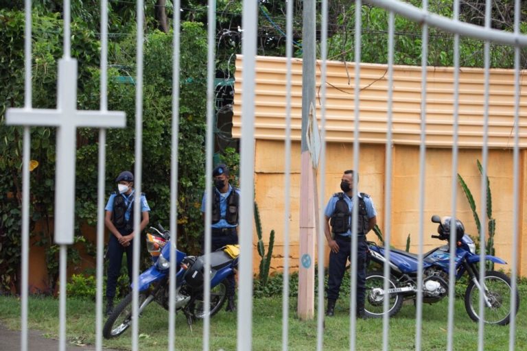 Sacerdote Edwin Román: La esotérica “primera dama” y el dictador Ortega son los perseguidores y manipuladores de signos religiosos