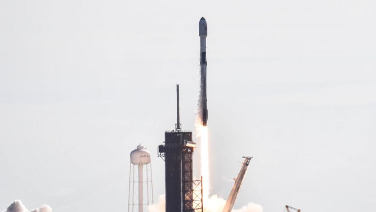 Hallan posibles desechos espaciales de una misión de SpaceX en una zona montañosa de Australia