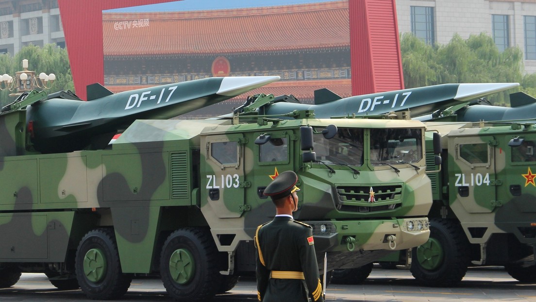 La Fuerza de Misiles de China da las buenas noches a los ciudadanos con foto de un arma hipersónica