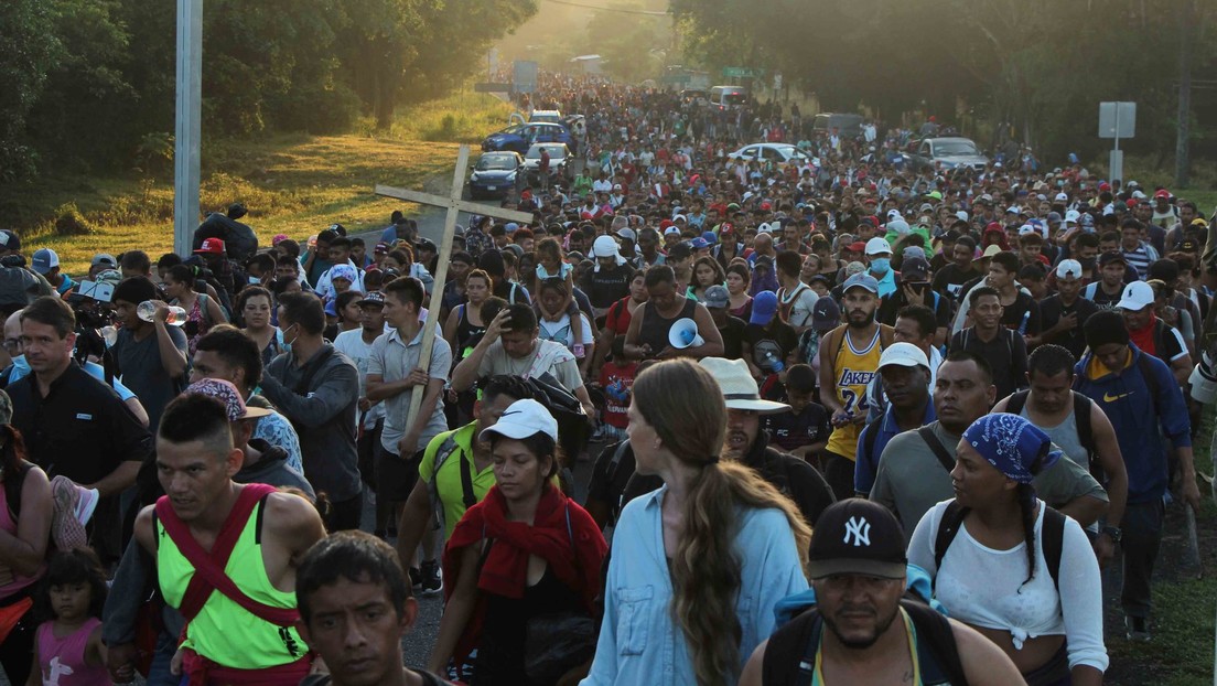 La Guardia Nacional mexicana cierra el paso a una caravana de más de 1.000 migrantes