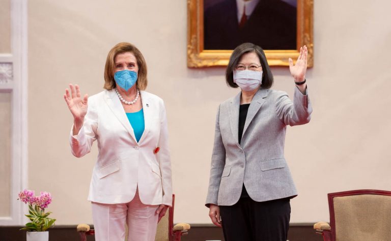 Pelosi: "No abandonaremos nuestro compromiso con Taiwán"