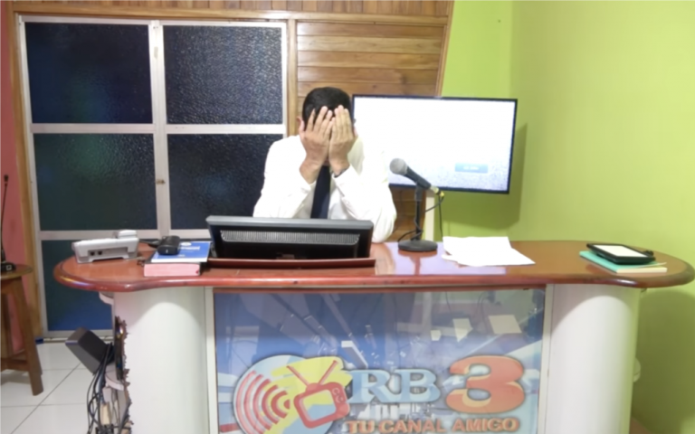 Periodista irrumpe en llanto en Nicaragua tras ser cancelado su canal de TV. "Fue el sueño de mi vida"