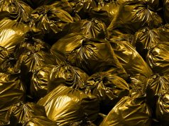 Polémica en redes sociales por una lujosa bolsa de basura de Balenciaga a la venta por 1.790 dólares