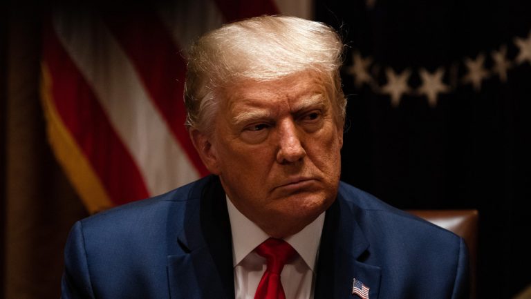 Reportan que el FBI estaba buscando documentos sobre armas nucleares durante el registro de la mansión de Donald Trump