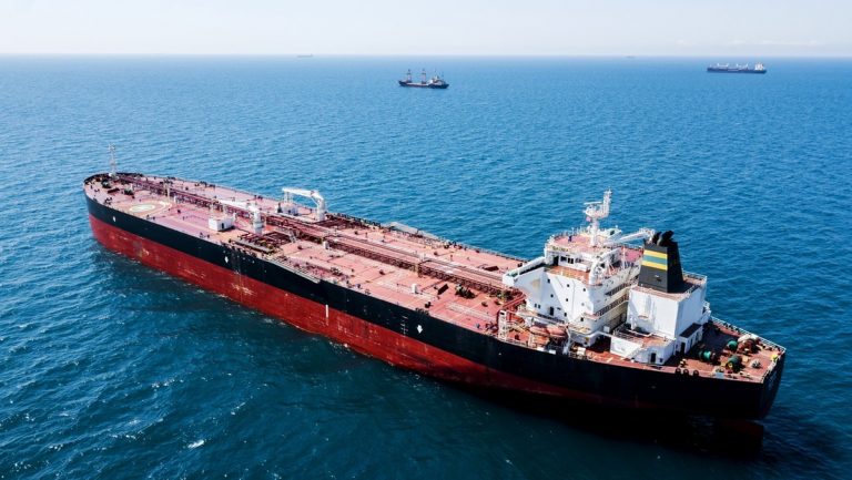 Rusia está "bañándose en efectivo" gracias al aumento de sus ingresos petroleros, según WSJ