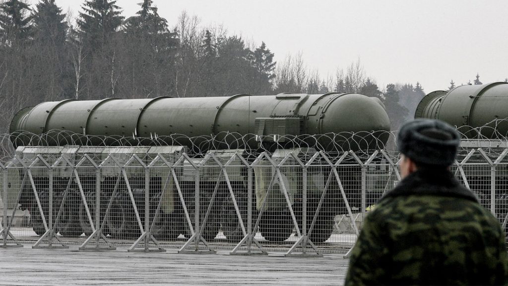 Biden insta a Putin a no usar armas nucleares y Rusia responde