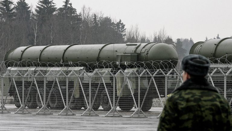 Biden insta a Putin a no usar armas nucleares y Rusia responde