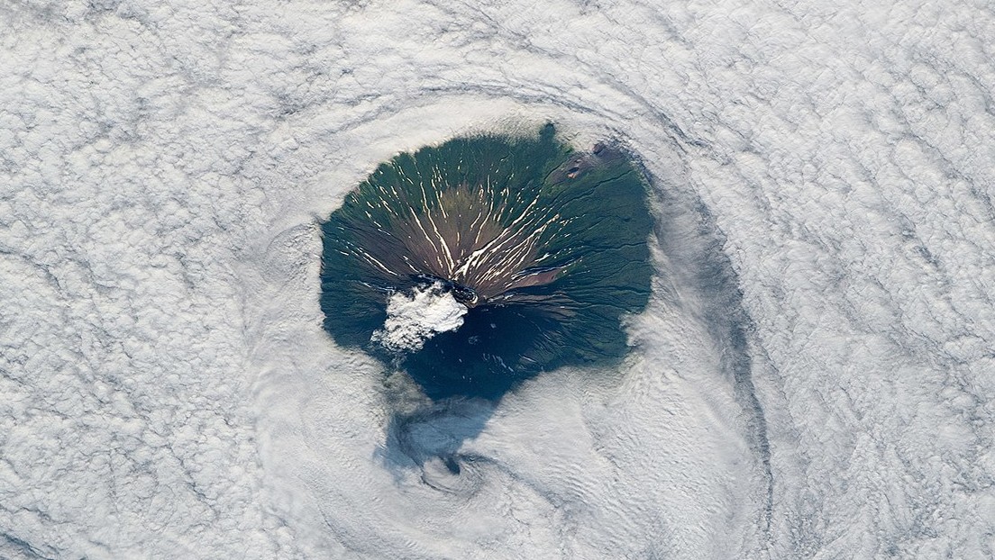 El volcán Alaid despierta en las islas Kuriles