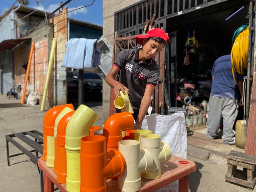 Trabajo adolescente en Venezuela aporta al ajustado presupuesto familiar Trabajo adolescente en Venezuela aporta al ajustado presupuesto familiar