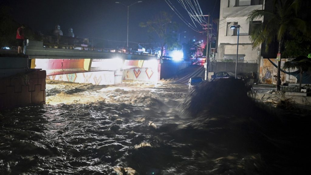 Así fue el impacto del huracán Roslyn en varios estados mexicanos