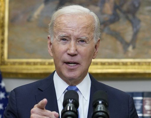 Biden firma una ley que incluye más de 12.000 millones de dólares de ayuda adicional para Ucrania