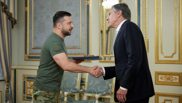Congresista insta a cesar la ayuda a Zelenski