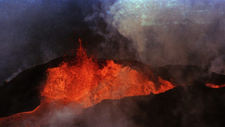 La Isla Grande de Hawái, en guardia ante una posible erupción del mayor volcán activo del mundo