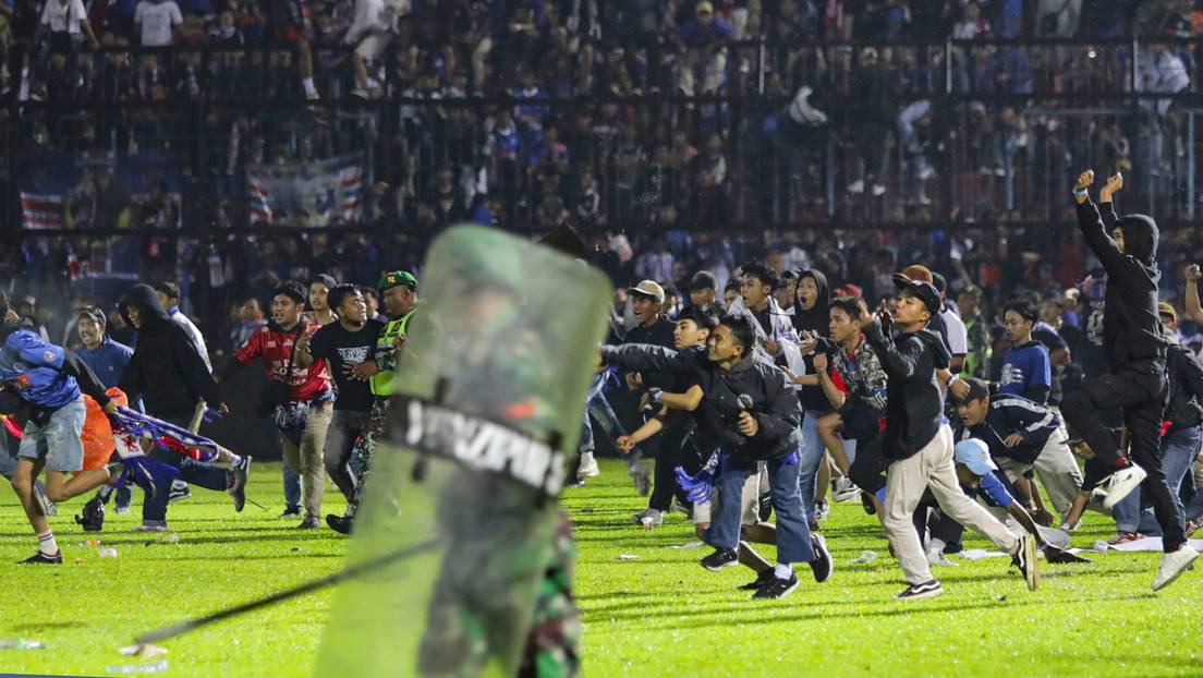 al menos 125 muertos entre disturbios tras un partido de fútbol en Indonesia