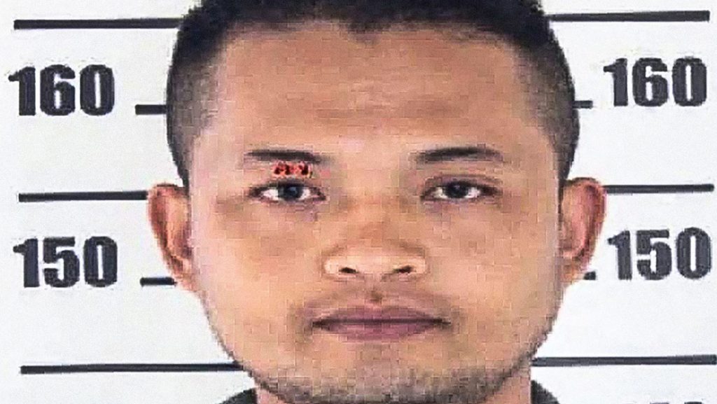 Un expolicía mata a tiros a 38 personas